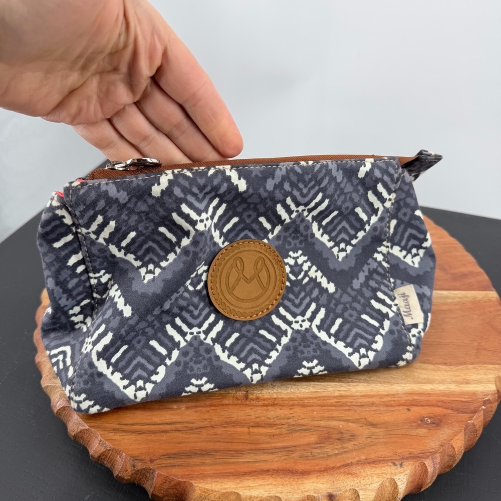 Maaji cosmetic zipper‎ pouch gray white